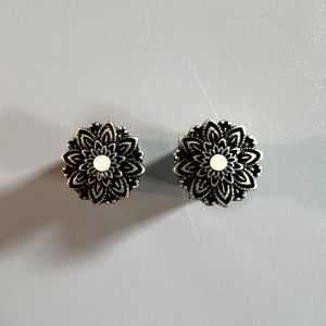 Metal Flower and Opal plugs - 00g (10 mm)